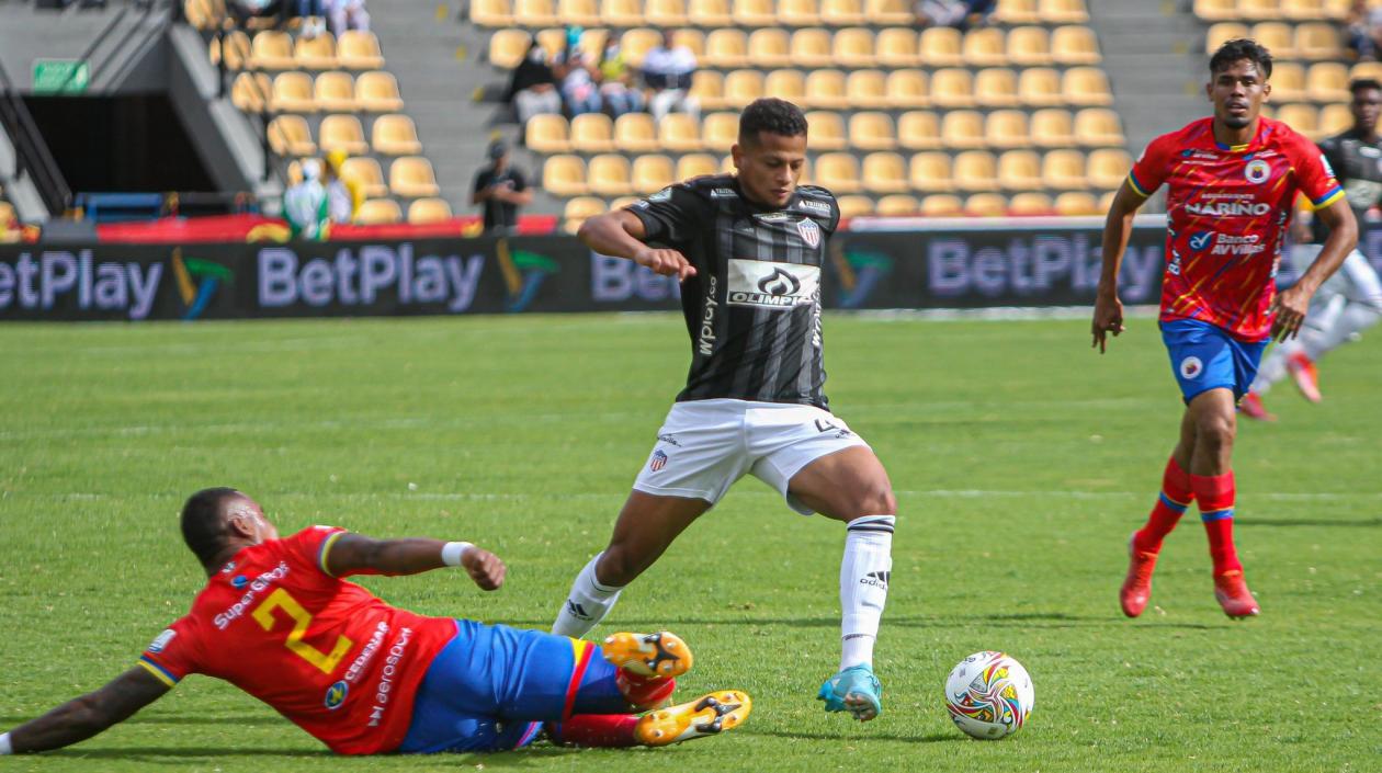 César Haydar se lesionó durante el partido. 