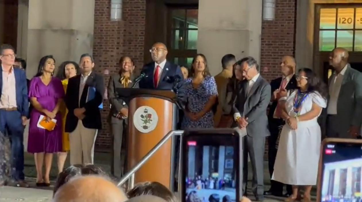 Petro junto a sus embajadores Leonor Zalabata y Luis Gilberto Murillo, en Nueva York