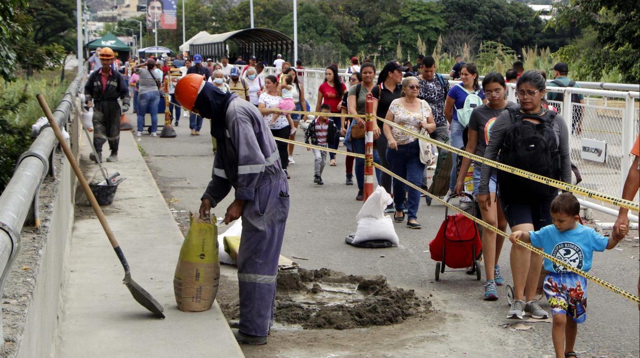 Mantenimiento en el Puente Simón Bolívar