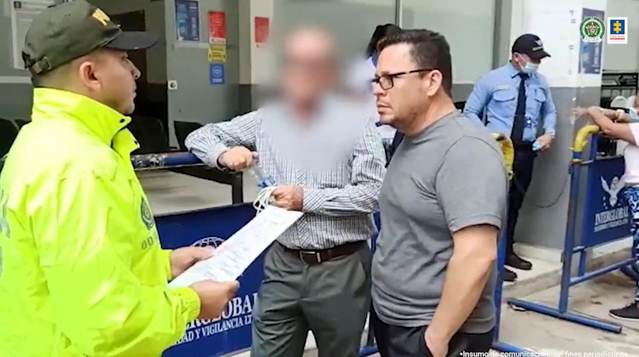 Momento de la entrega de Javier Enrique Márquez a la Fiscalía.