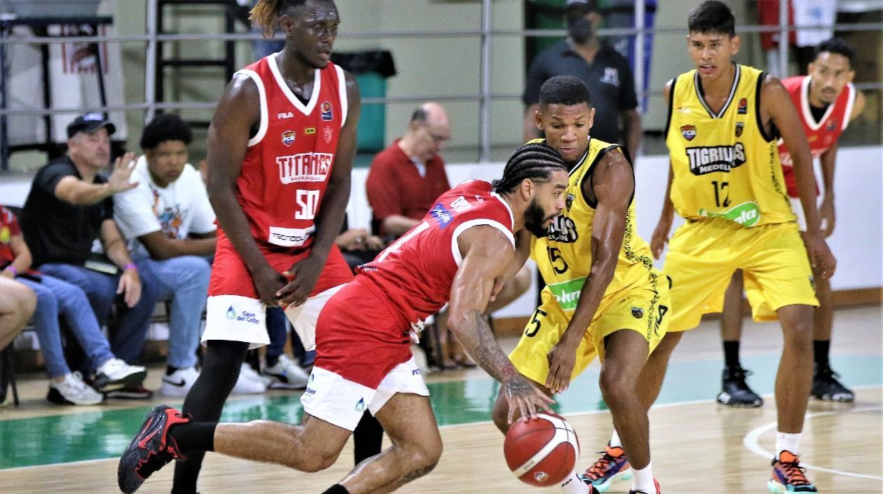 Brandon Davies, jugador de Titanes. 