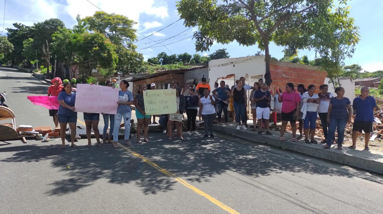 Habitantes del barrio La Manga.
