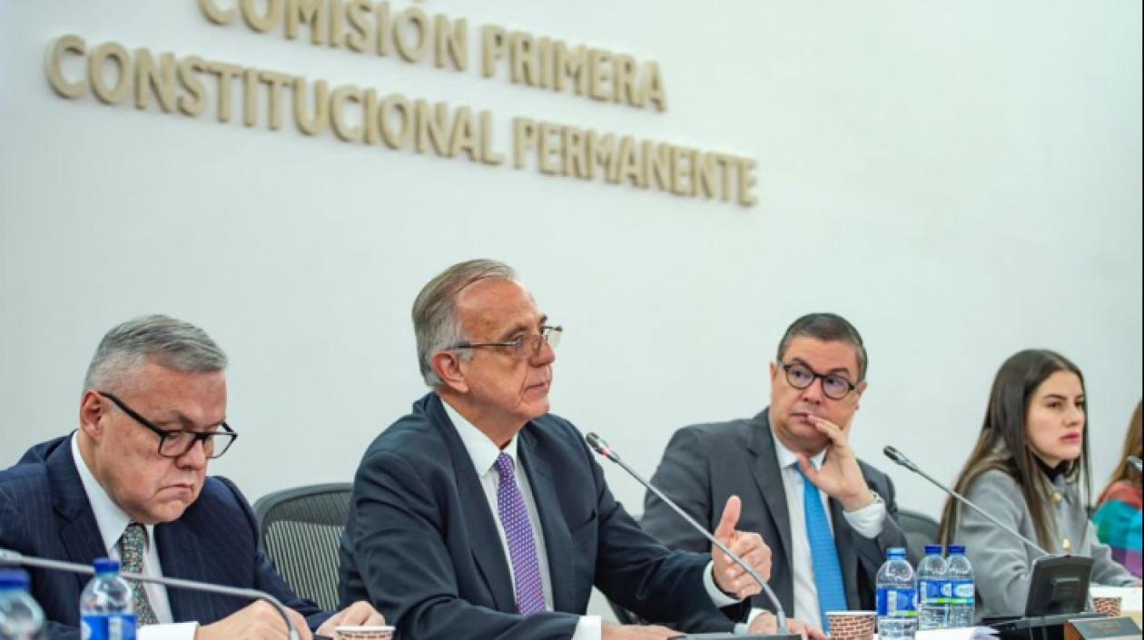 Ministro de Defensa Iván Velásquez, ante la Comisión Primera.