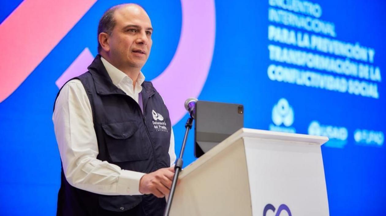 El defensor del Pueblo, Carlos Camargo.