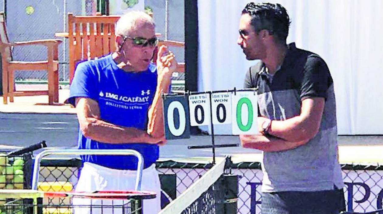 Sebastián Rivera (derecha), entrenador sancionado. 