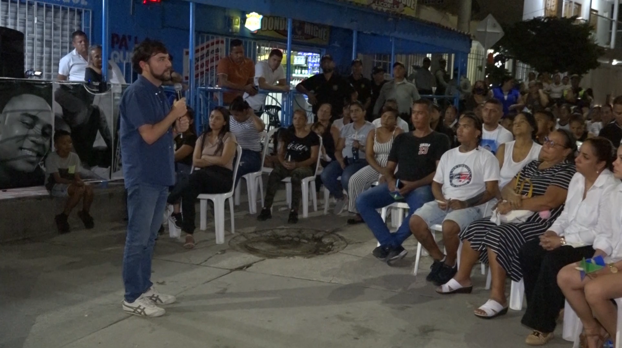 Alcalde Jaime Pumarejo en la vigilia. 