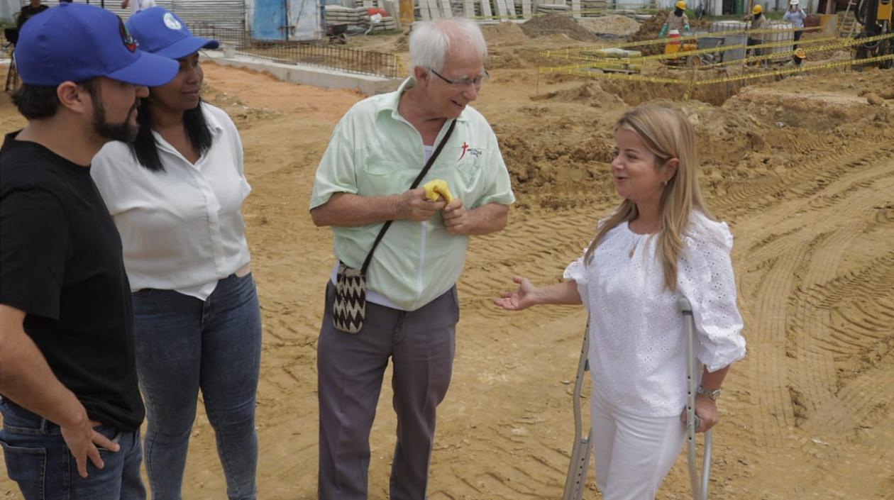 Jaime Pumarejo y Elsa Noguera inspeccionaron las obras.