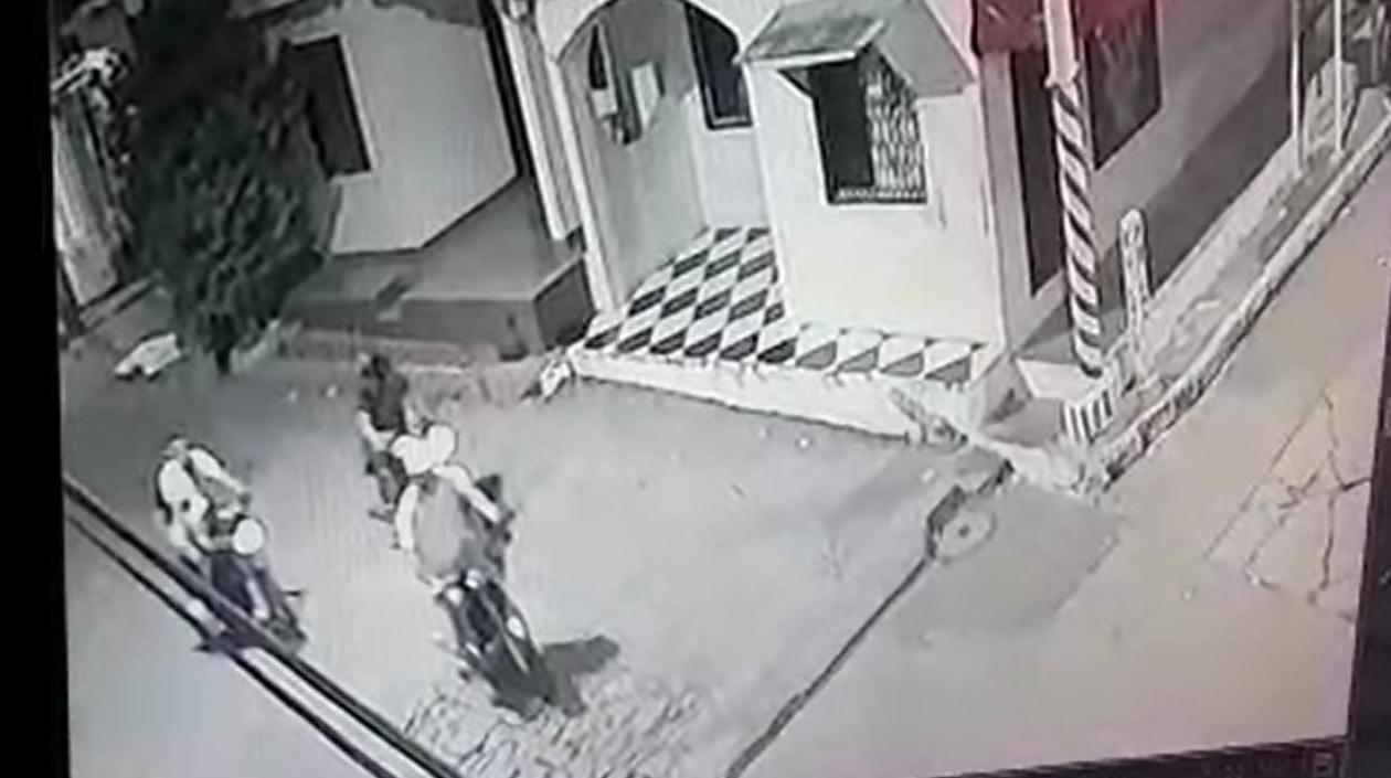 Cámara de seguridad muestra el atraco.