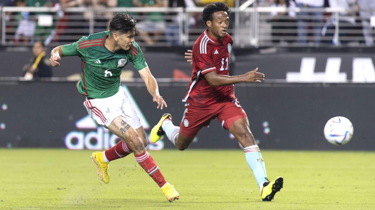 Juan Guillermo Cuadrado iniciando la ofensiva colombiana.