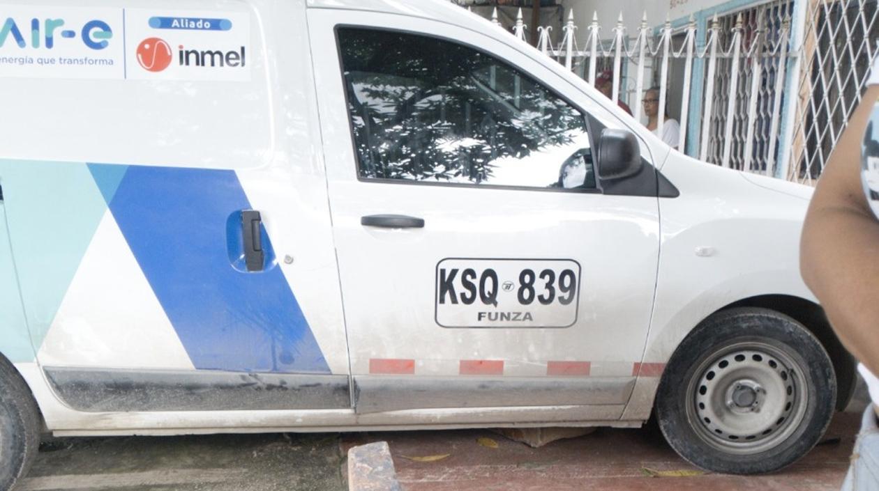 Vehículo de contratista de Air-e choca contra una casa