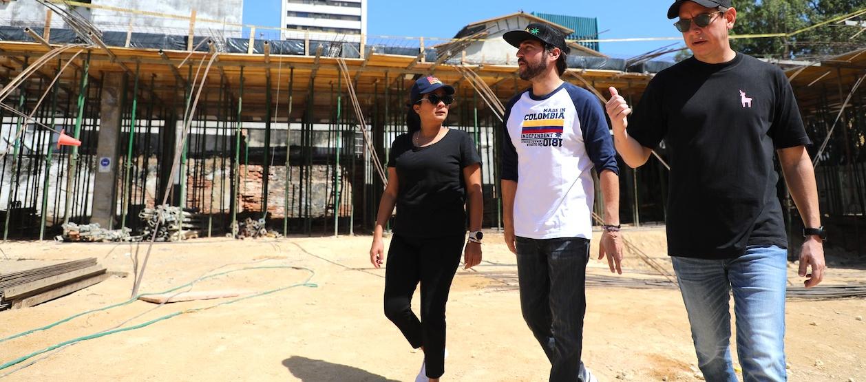 El Alcalde Jaime Pumarejo inspeccionando las obras.