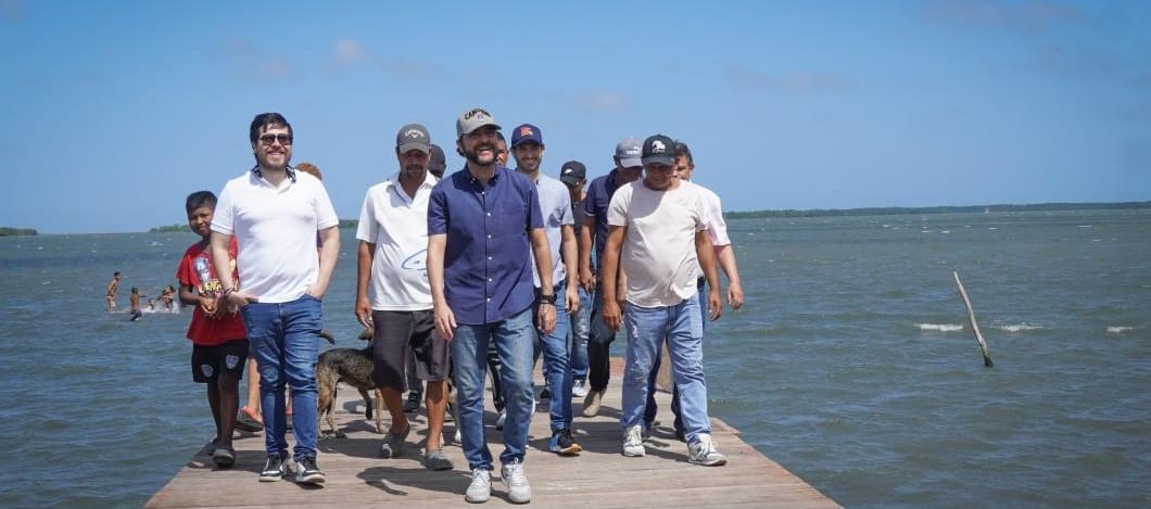 Alcalde Pumarejo en el nuevo muelle.