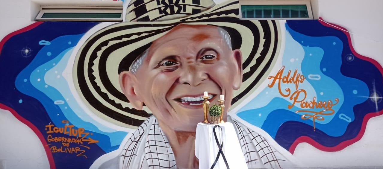 Altar en el mural a Adolfo Pacheco, en San Jacinto.