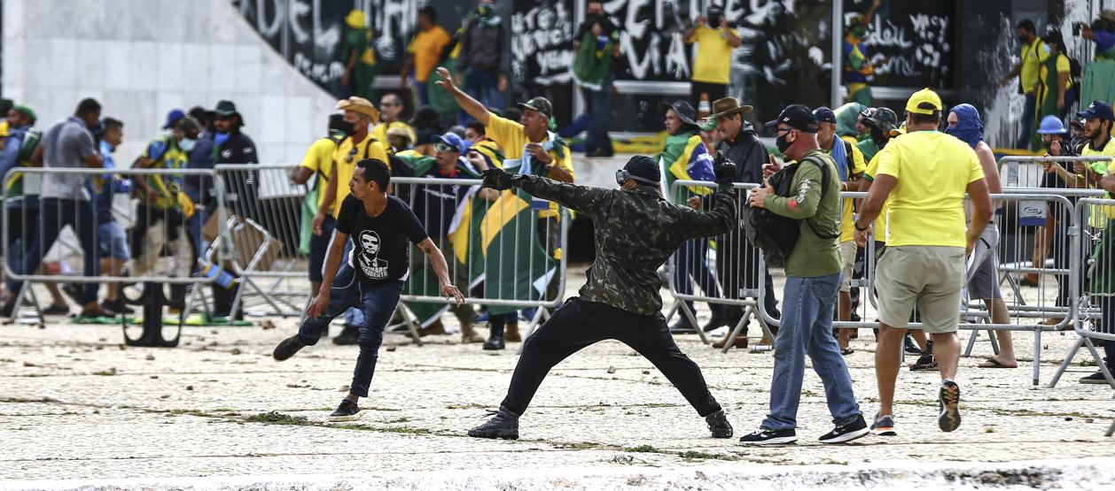 Disturbios dentro del Palacio Presidencial.