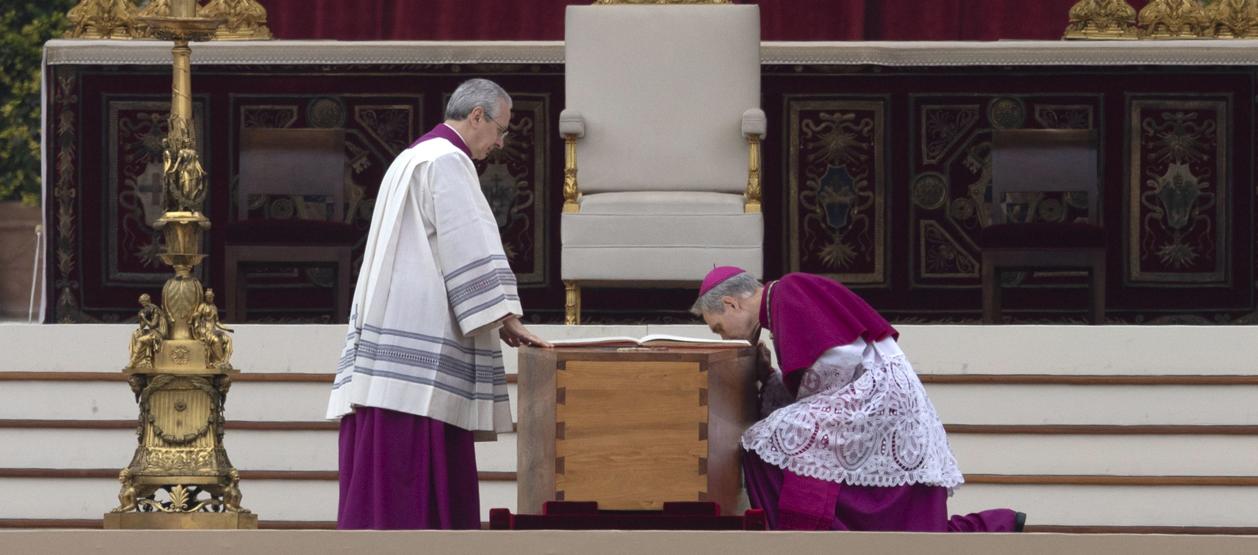 Imagen del funeral de Benedicto XVI.