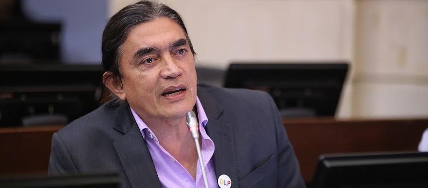 Exsenador Gustavo Bolívar.