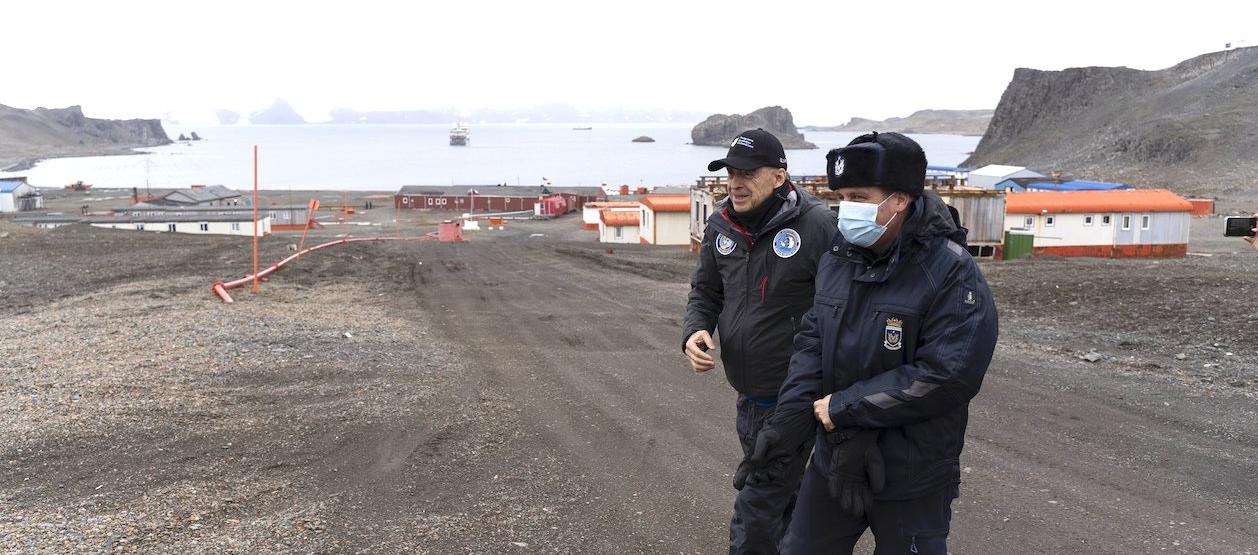 El Canciller Álvaro Leyda Durán en la zona chilena.