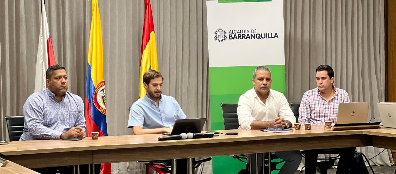 Funcionarios del Distrito y portuarios.