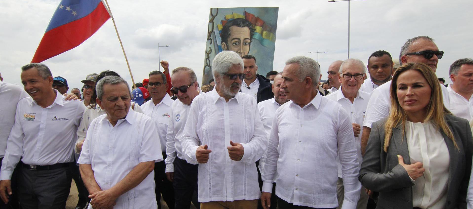 Delegación colombiana en la reapertura del Puente "Tienditas"