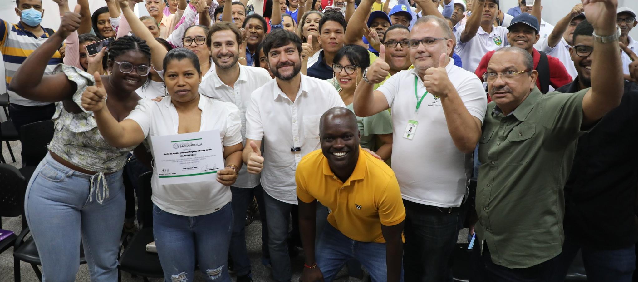 El alcalde en la entrega de estímulos a juntas de acción comunal