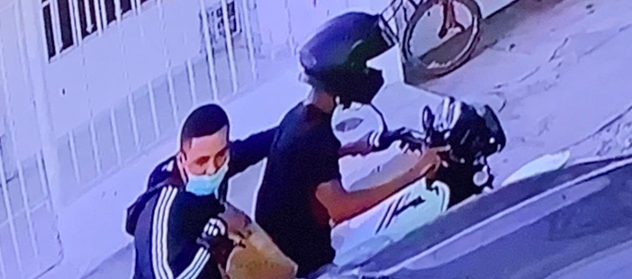 Momento en que los ladrones se daban a la huida. 