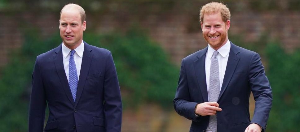 Los príncipes Guillermo y Enrique.