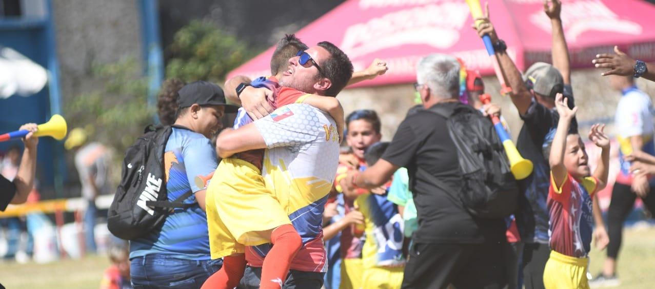 Festejo de Puma Caraballo tras vencer a Lorduy de Cartagena.