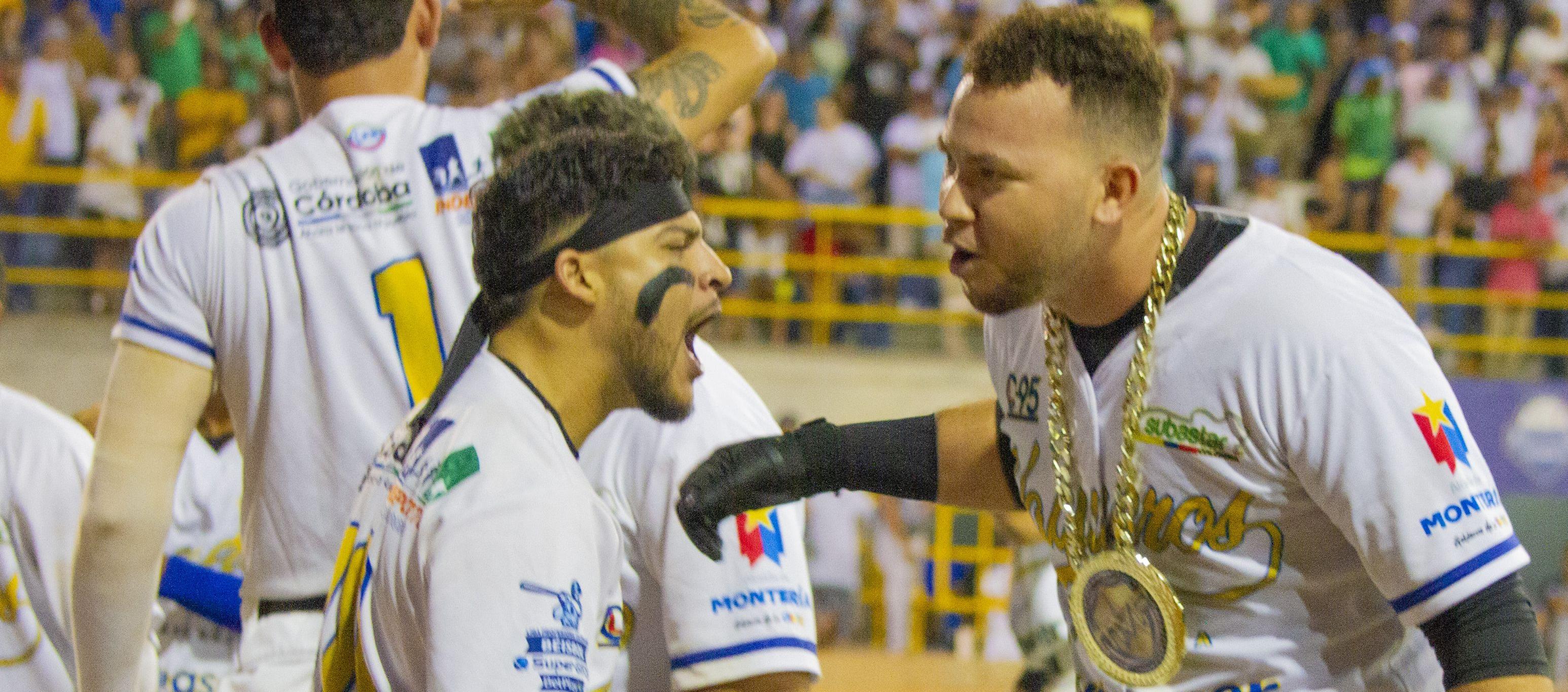 Pabel Manzanero empujó tres carreras para Vaqueros, dos de ellas con un jonrón.