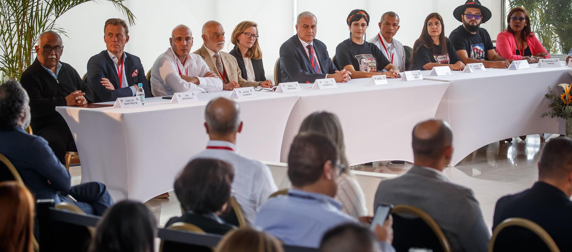 Imagen de la jornada de cierre del primer ciclo de los diálogos de paz entre el Gobierno y el ELN