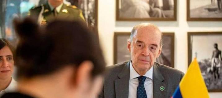 Canciller Álvaro Leyva.