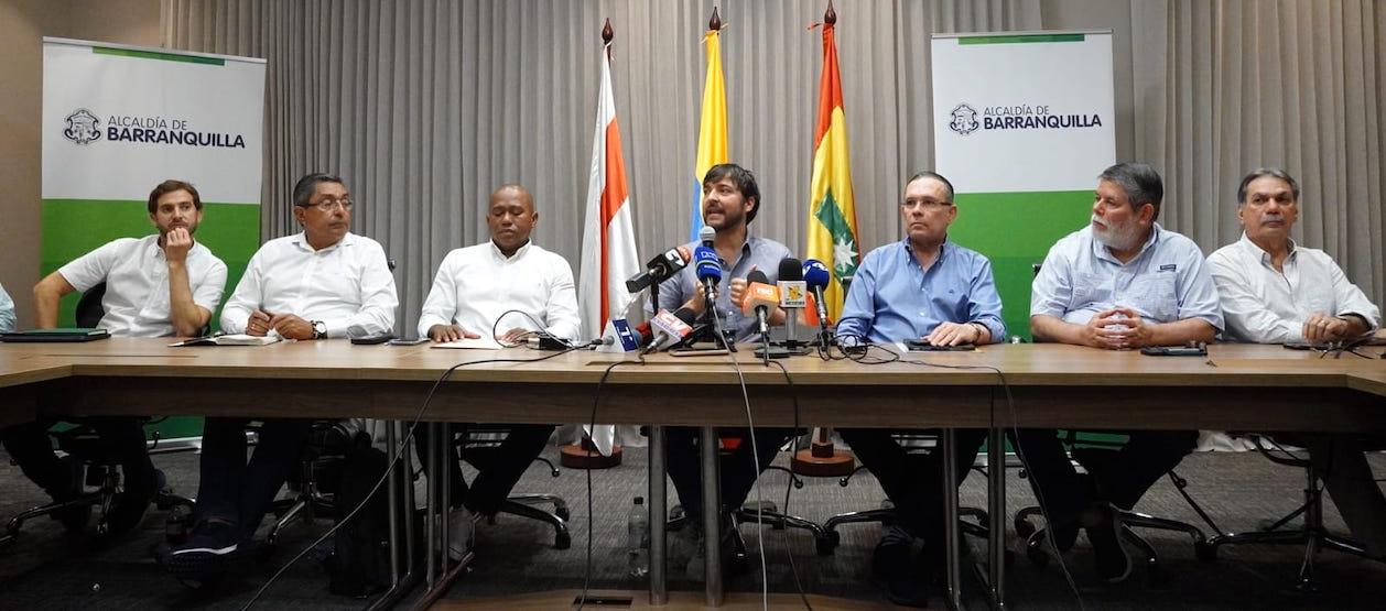 El Alcalde Jaime Pumarejo en reunión con los congresistas.