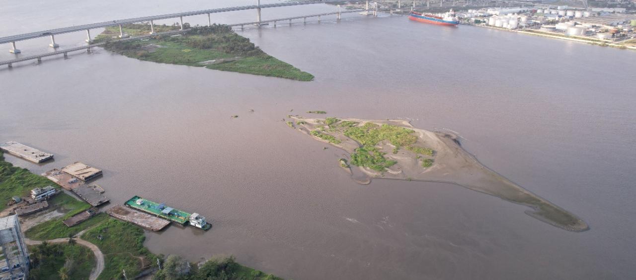 La Isla Pechuga crece sin control en la margen oriental del Puerto de Barranquilla, en la ribera de Palermo.