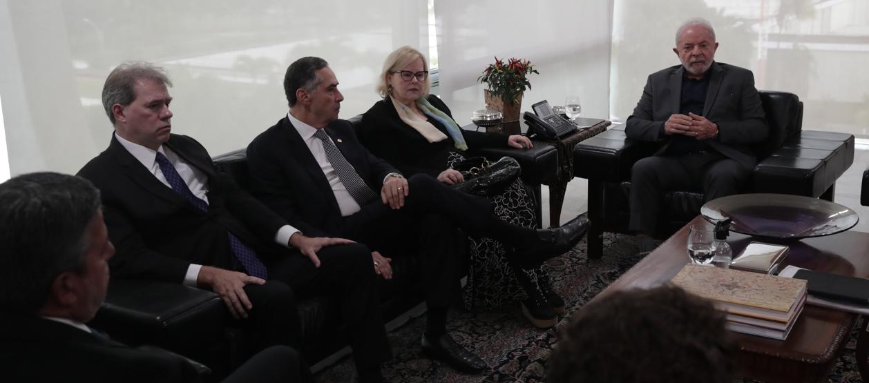 Reunión liderada por Lula da Silva.