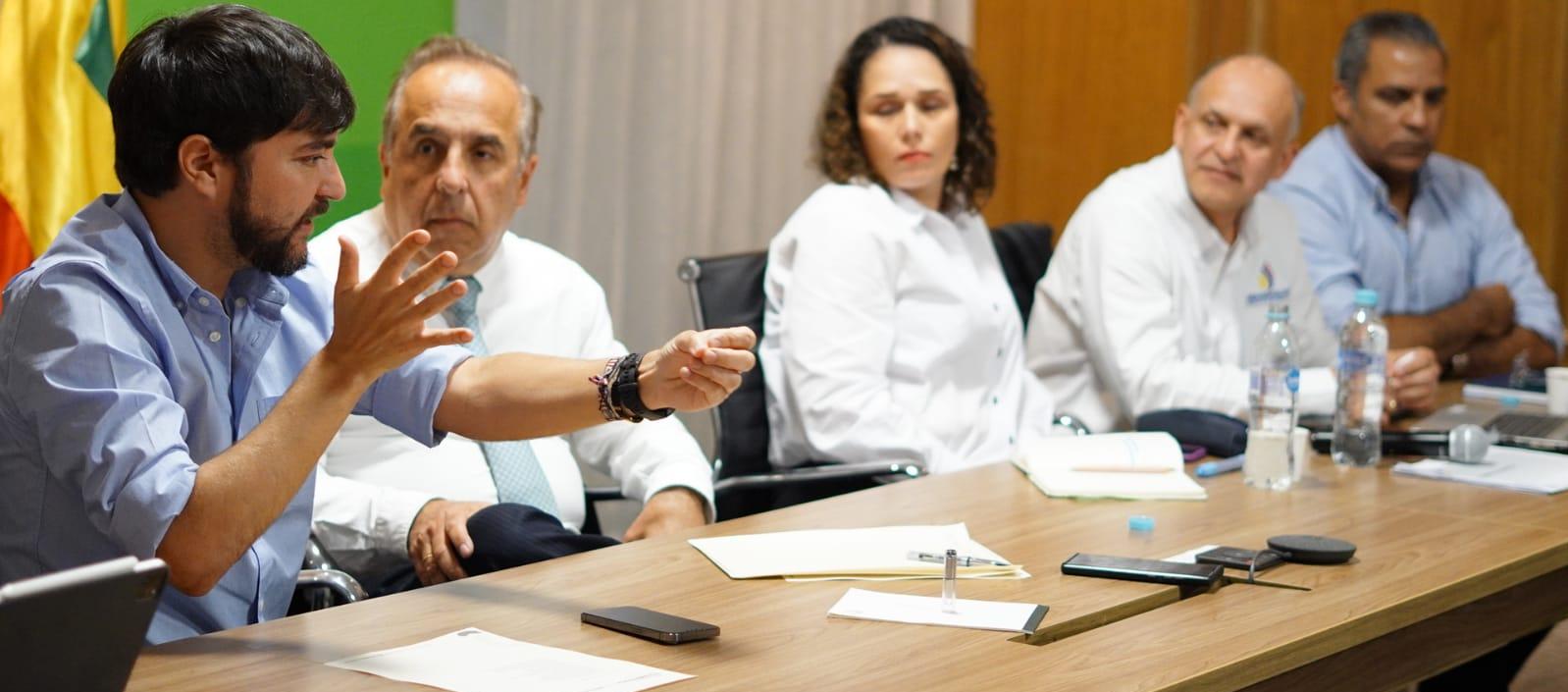 El Alcalde Jaime Pumarejo y el Ministro de Transporte, Guillermo Reyes.