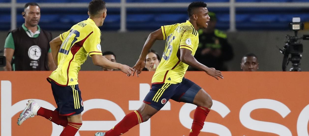 Óscar Cortés, autor de los dos goles de Colombia contra Perú.