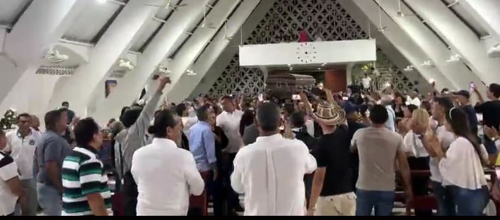 Cuerpo de Adolfo Pacheco llegando a la Iglesia de San Jacinto 