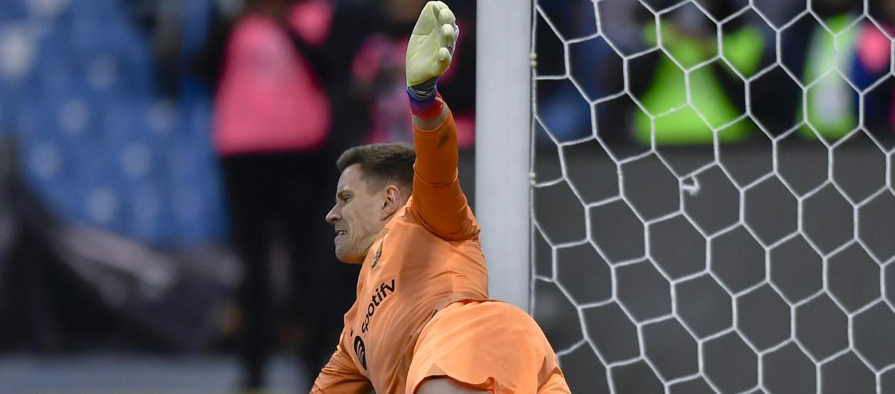 Ter Stegen atajó dos cobros en la definición desde el punto penal.