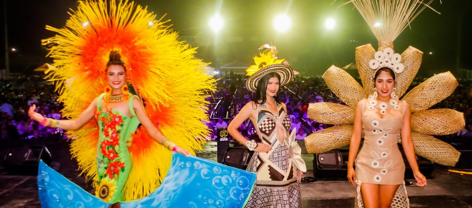 Participantes del concurso al mejor traje artesanal en las Fiestas del 20 de Enero.