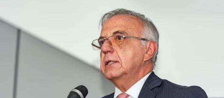 Iván Velásquez, Ministro de Defensa.