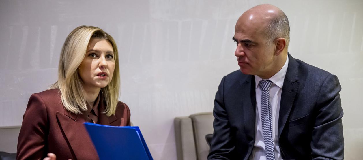 La primera dama de Ucrania, Olena Zelenska y el presidente de Suiza, Alain Berset.