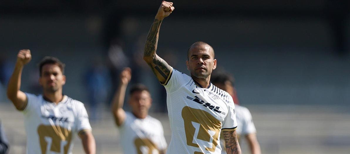 Dani Alves, lateral brasileño de Pumas.