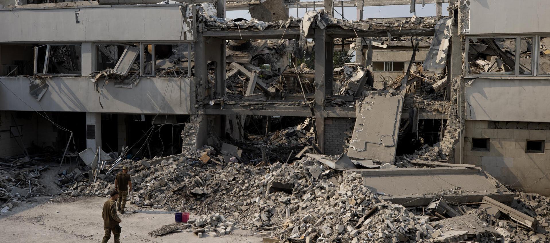 Una de las edificaciones atacadas con misiles rusos.