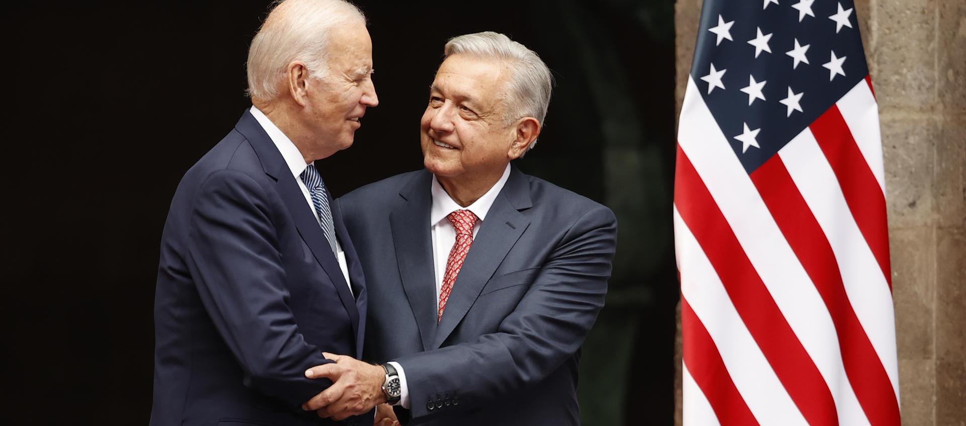 El presidente Joe Biden con su colega de México, Andrés Manuel López Obrador, en su encuentro en Ciudad de México.