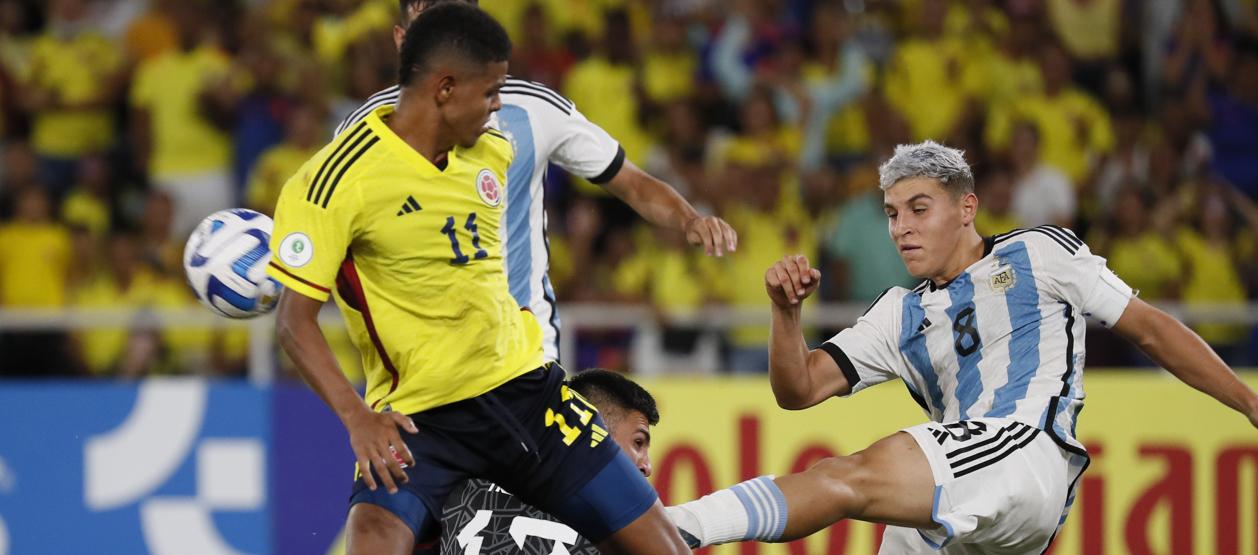 Ricardo Caraballo, delantero de Colombia, durante el partido contra Argentina.