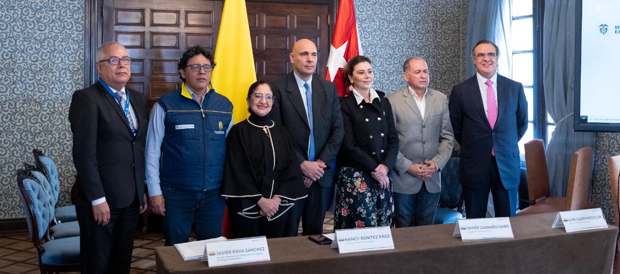 Acto protocolario de entrega de ayuda humanitaria a Cuba.