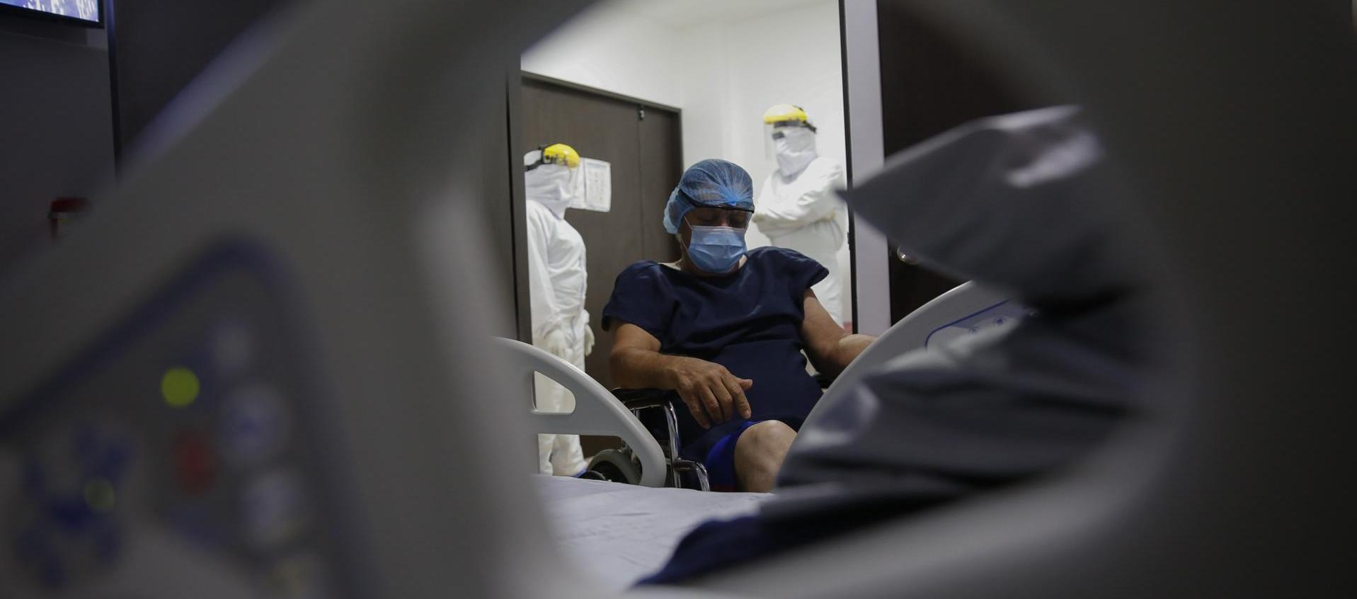 Foto de archivo de un paciente que superó el covid-19.