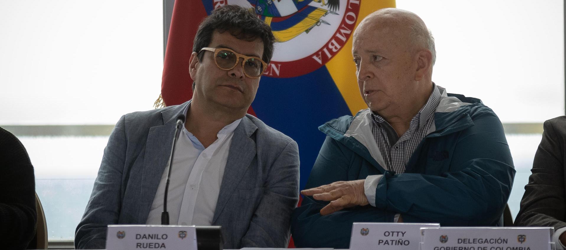 El alto comisionado para la Paz, Danilo Rueda,  y e l jefe del equipo negociador del Gobierno con la guerrilla del ELN, Otty Patiño.