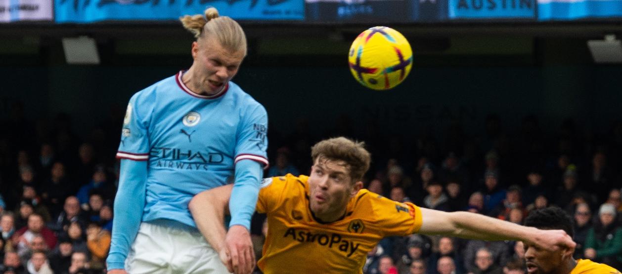 Erling Haaland, con golpe de cabeza, anotó el primero del Manchester City.