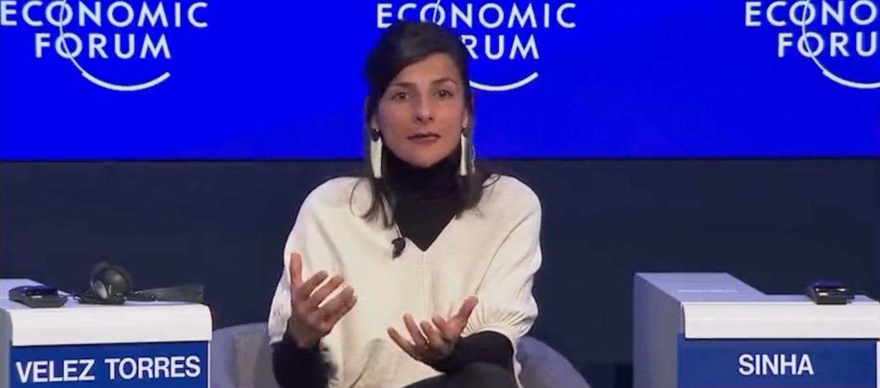 La ministra de Minas, Irene Vélez, desde Davos, Suiza.