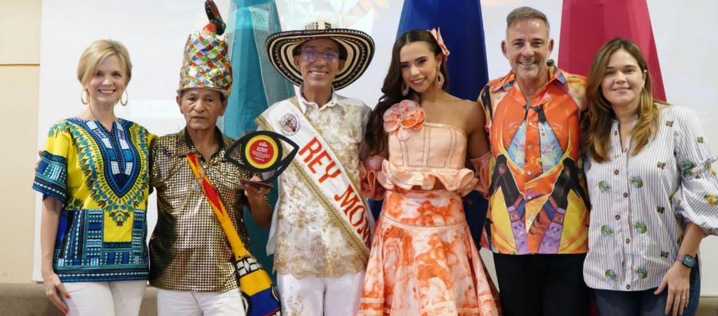 La reina Natalia De Castro, el Rey Momo Sebastián Guzmán, la gerente de Carnaval, Sandra Gómez, Baltazar Sosa, de Los Coyongos, el director de la Clena, Juancho Jaramillo y la secretaria de Cultura, María Teresa Fernández.